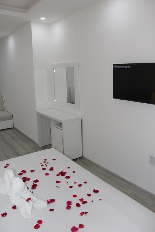 Apartments California Ulcinj Ngoại thất bức ảnh