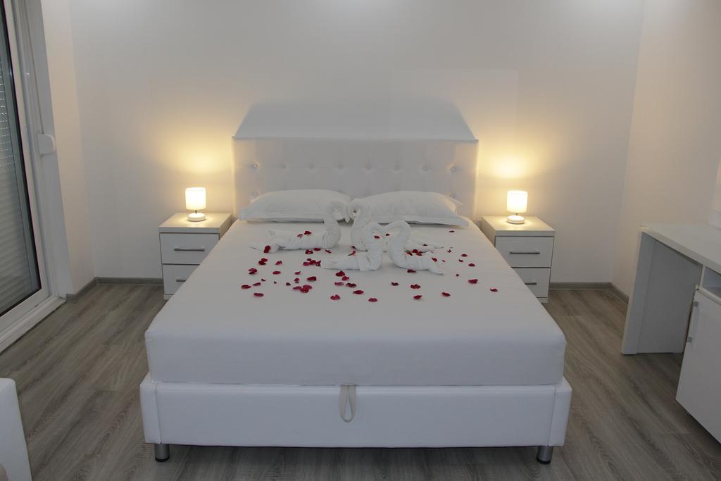 Apartments California Ulcinj Ngoại thất bức ảnh