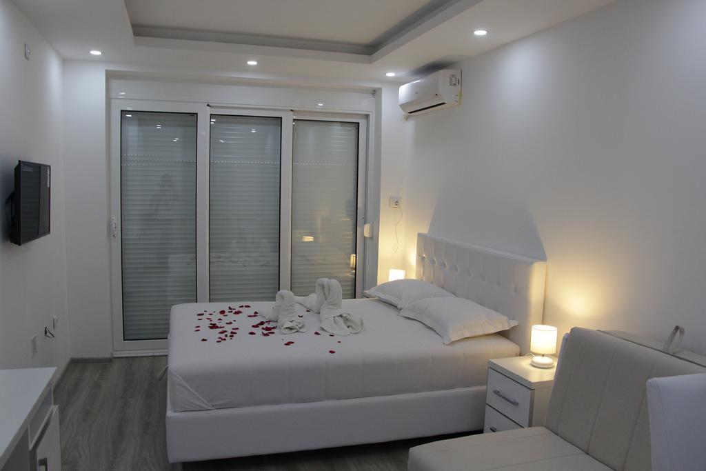 Apartments California Ulcinj Ngoại thất bức ảnh
